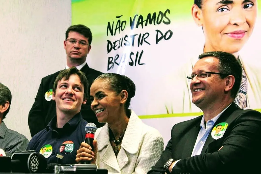 Eduardo Reiner ao lado de Marina Silva em entrevista coletiva, em 2012