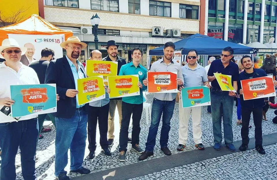Eduardo Reiner em ação de campanha pela Rede em Curitiba, em 2016